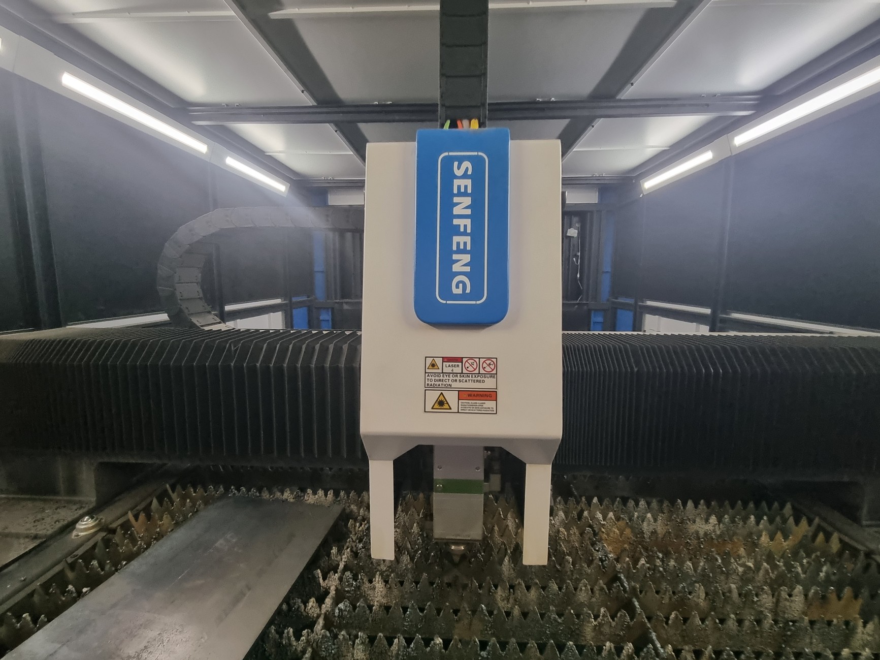 CNC stroj SENFENG na pálenie plechov
